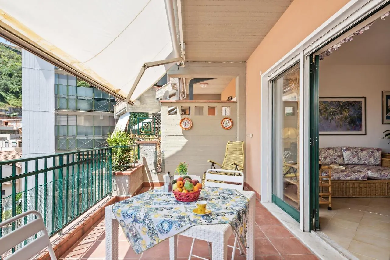 Taormina Comfortable Apartment With Terrace Italien