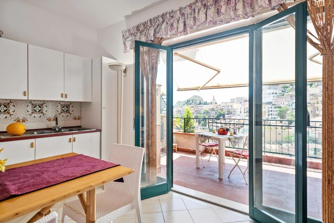 Taormina Comfortable Apartment With Terrace 0*,