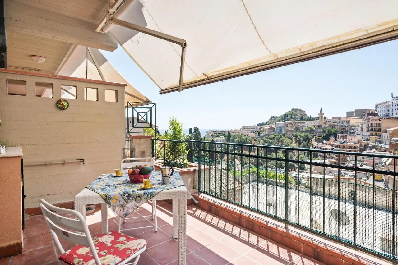 Taormina Comfortable Apartment With Terrace Italien
