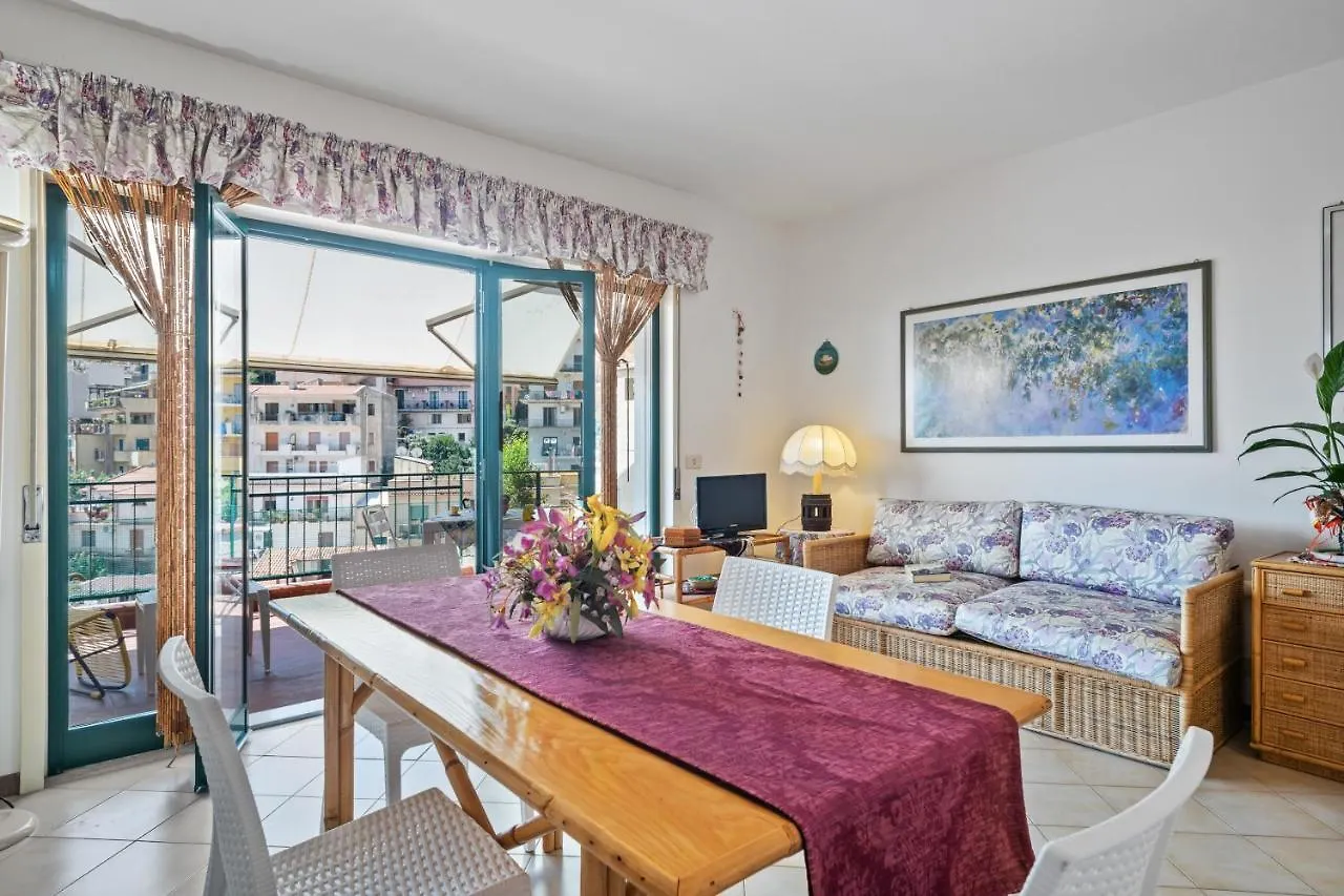 Taormina Comfortable Apartment With Terrace