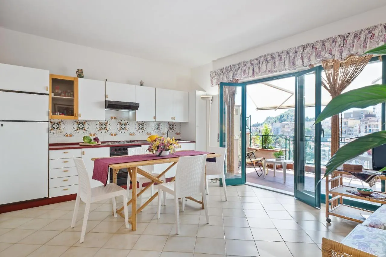 Taormina Comfortable Apartment With Terrace
