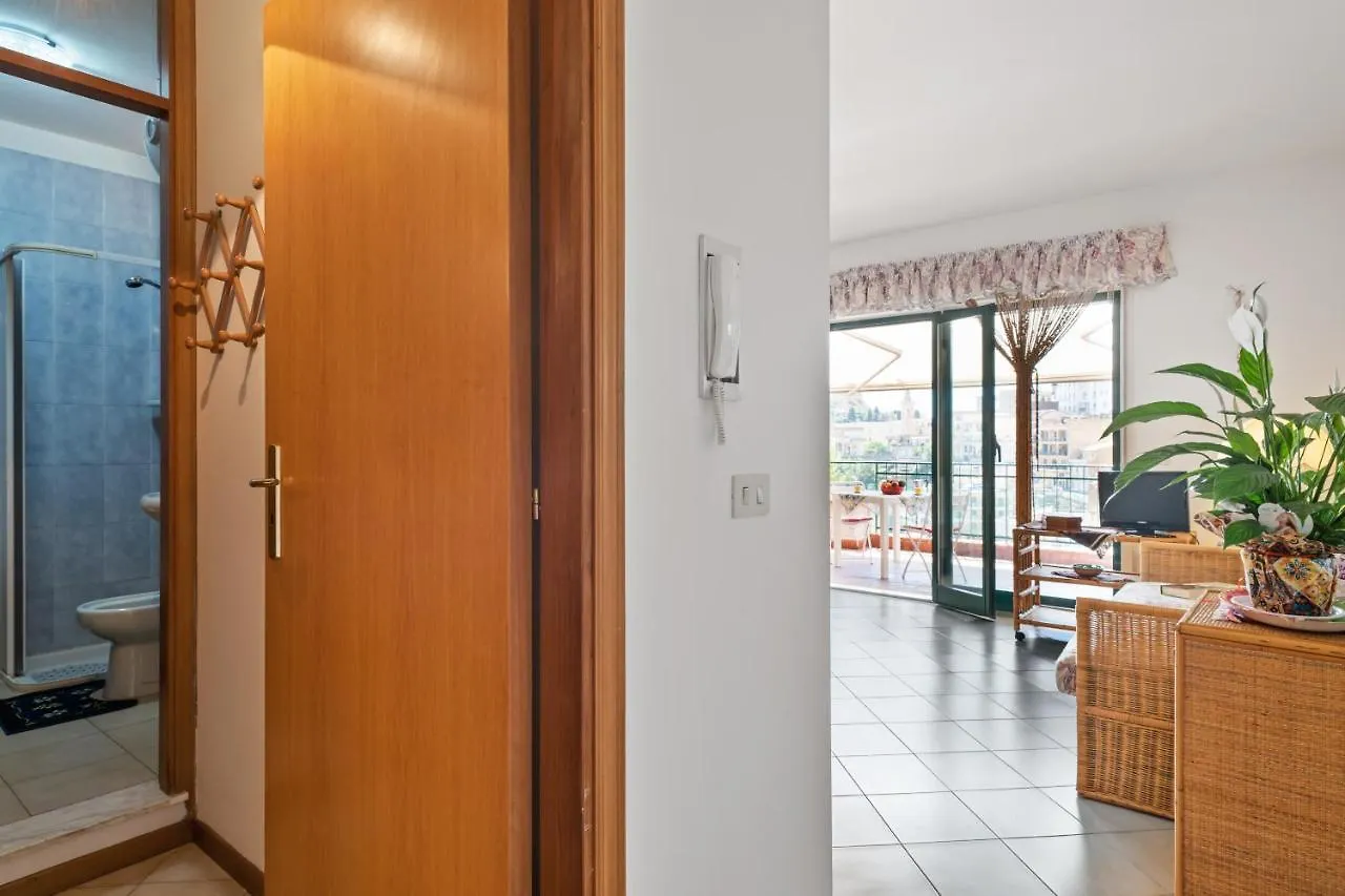 Taormina Comfortable Apartment With Terrace